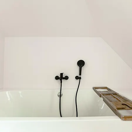 't Valkennest Apartment *