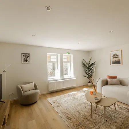 't Valkennest Apartment *